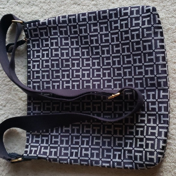 Tommy Hilfiger Garden Classic II Mono Canvas Crossbody Adjustable Strap Bag - Picture 5 of 11